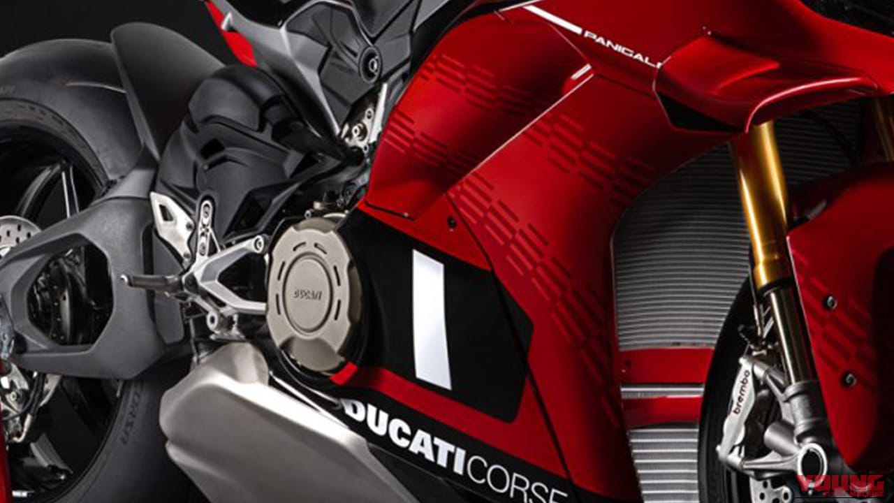 MotoGPの熱狂を公道へ。視線もコーナーも制圧するドゥカティ「パニガーレV4S＆ストリートファイターV4S」コルセ仕様が登場
