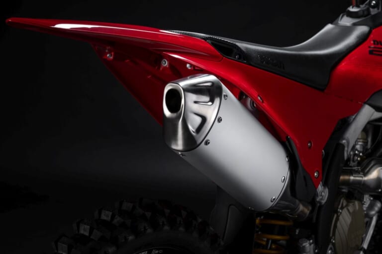 Ducati Desmo250 MX|レブリミット1万5000回転の咆哮! ドゥカティが放つ103kgの軽量ウェポン。ガチ・モトクロッサー「Desmo250 MX」が登場