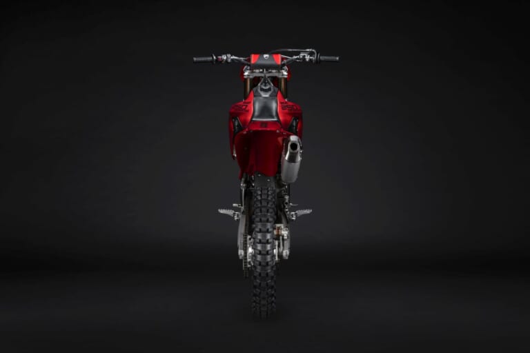 Ducati Desmo250 MX|レブリミット1万5000回転の咆哮! ドゥカティが放つ103kgの軽量ウェポン。ガチ・モトクロッサー「Desmo250 MX」が登場