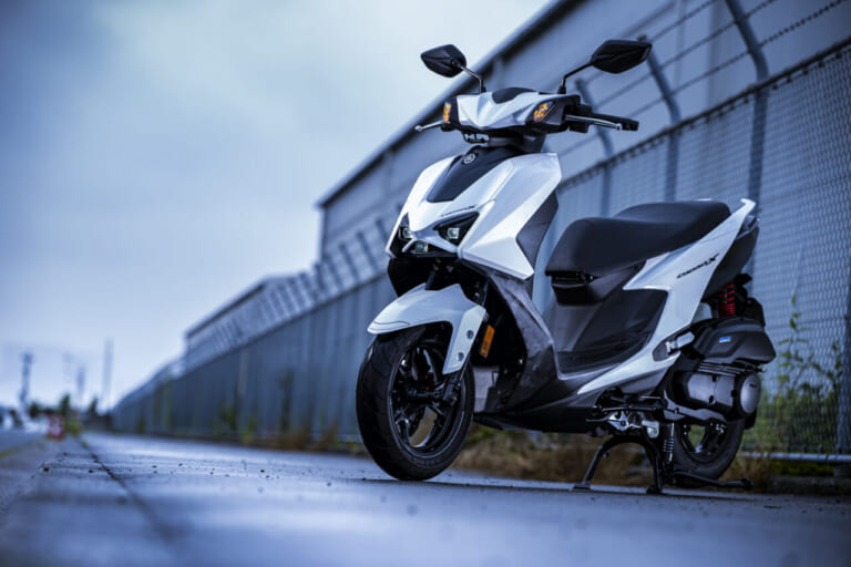 シグナスX|【コーナリングが別次元に良くなった!】ヤマハ シグナスX2026年モデル試乗レポート