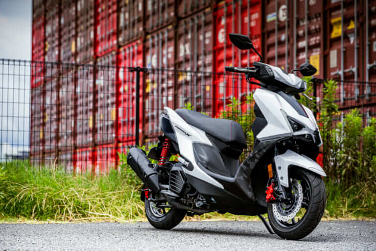 シグナスX|【コーナリングが別次元に良くなった!】ヤマハ シグナスX2026年モデル試乗レポート