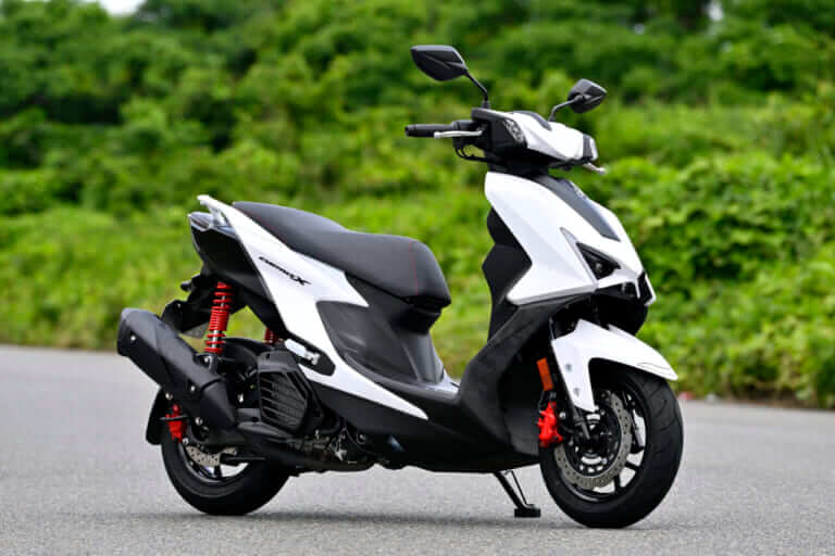 シグナスX|【コーナリングが別次元に良くなった!】ヤマハ シグナスX2026年モデル試乗レポート