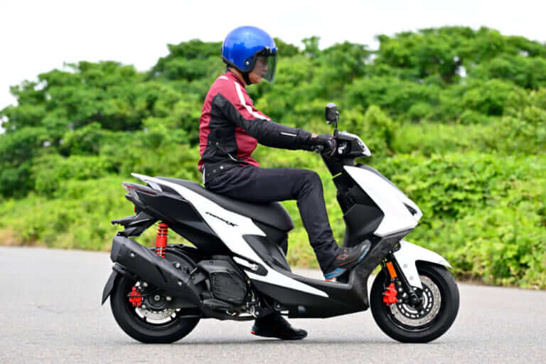 シグナスX|【コーナリングが別次元に良くなった!】ヤマハ シグナスX2026年モデル試乗レポート