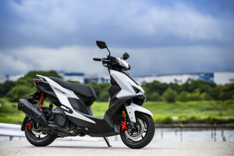 シグナスX|【コーナリングが別次元に良くなった!】ヤマハ シグナスX2026年モデル試乗レポート