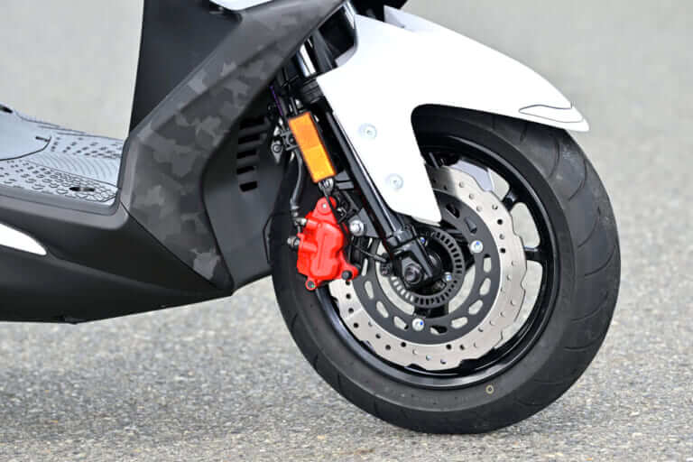 シグナスX|【コーナリングが別次元に良くなった!】ヤマハ シグナスX2026年モデル試乗レポート