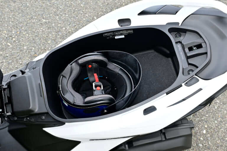 シグナスX|【コーナリングが別次元に良くなった!】ヤマハ シグナスX2026年モデル試乗レポート