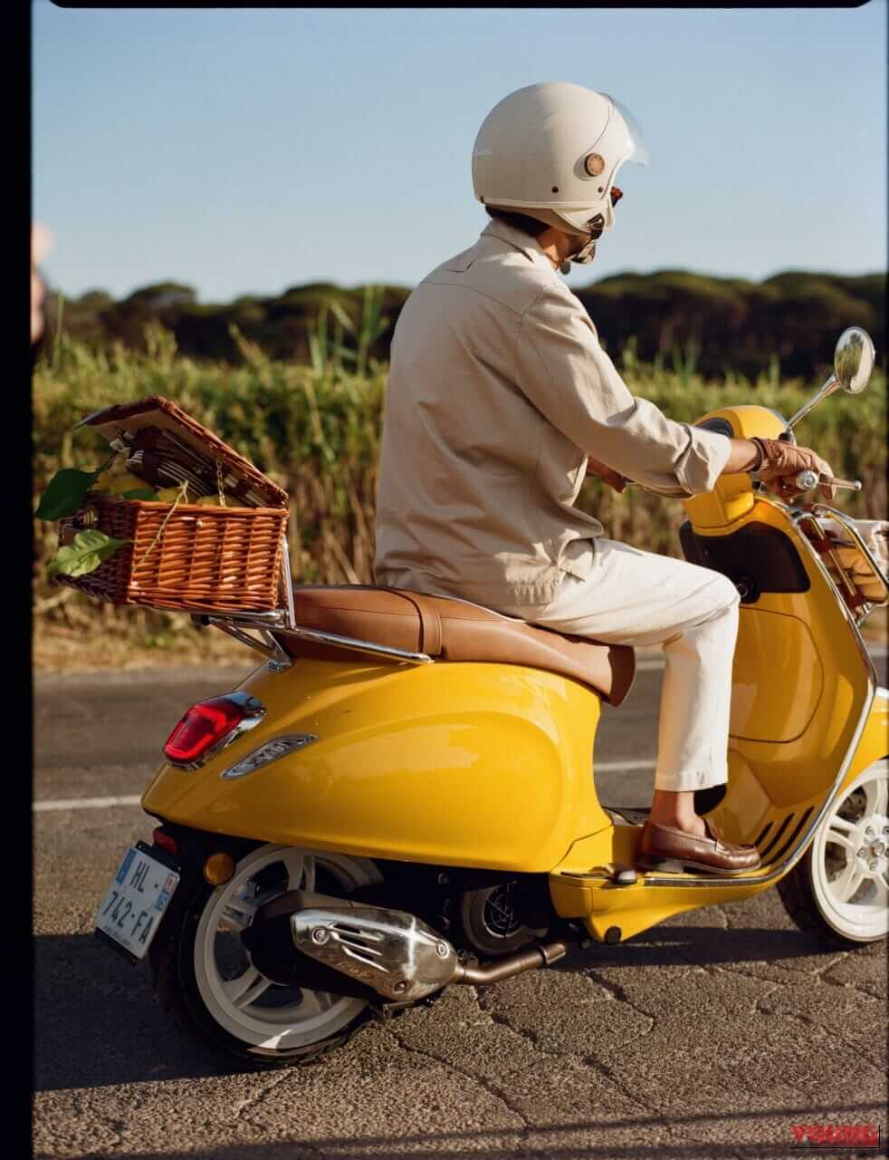 Vespa Primavera 125 Vespa x Gigi|夏のリゾートが最高に似合うスクーター! 伝統の名機がバカンス仕様に。ベスパとジジが贈る最高にエレガントなコラボモデル「プリマベーラ125 ジジ・エディション」が登場【海外】