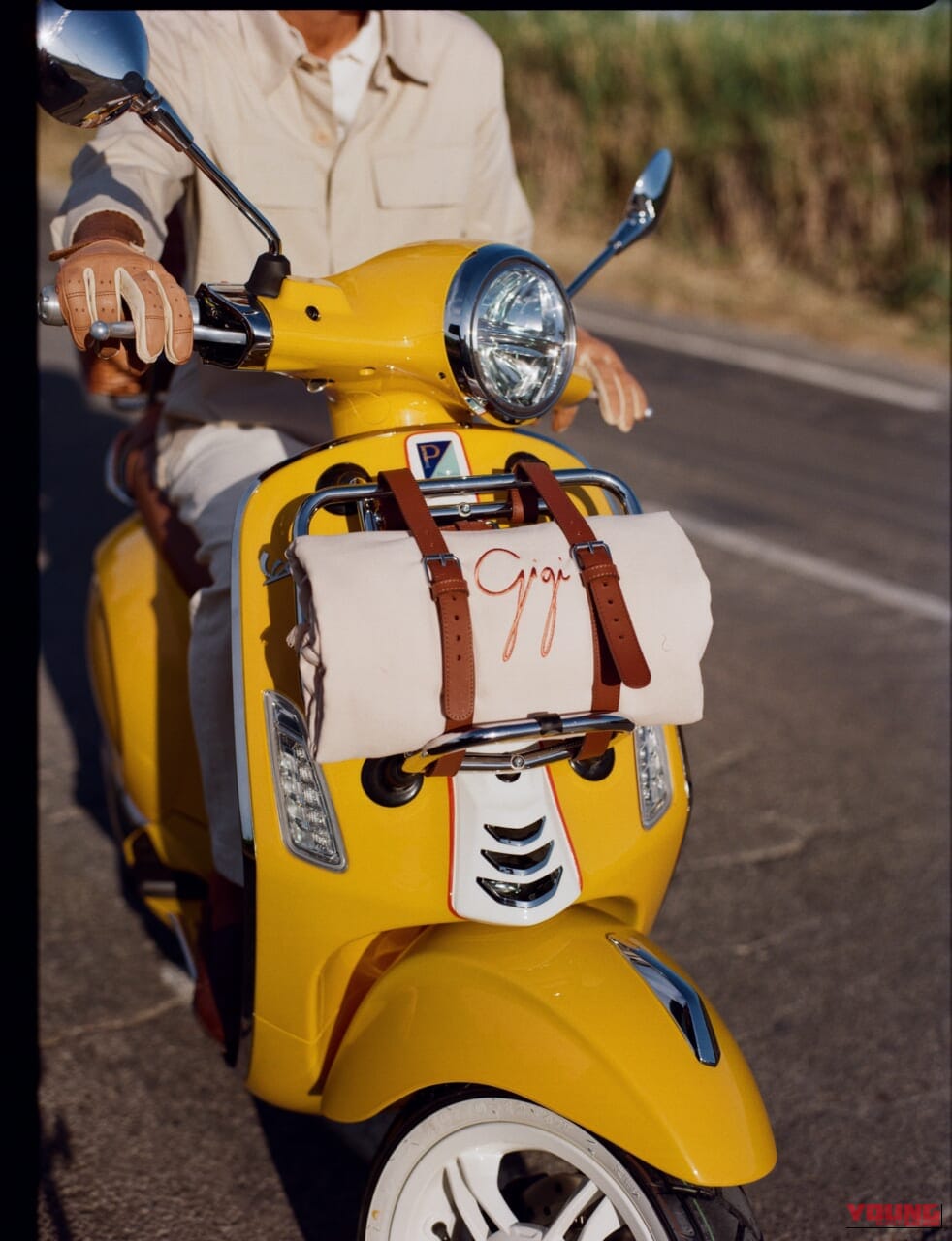 Vespa Primavera 125 Vespa x Gigi｜夏のリゾートが最高に似合うスクーター！ 伝統の名機がバカンス仕様に。ベスパとジジが贈る最高にエレガントなコラボモデル「プリマベーラ125 ジジ・エディション」が登場【海外】