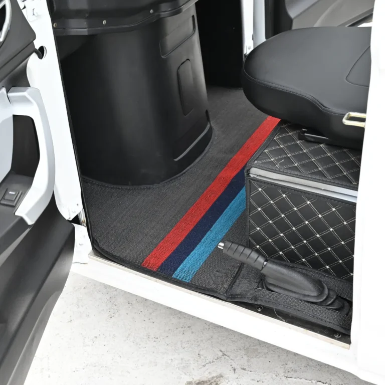 VIVEL TRACK(ビベルトラック)|【69万円〜】家庭用コンセントで手軽に充電。普通免許でOK、車検・車庫証明ナシ! お子さんの送迎に。街乗り最強の“3人乗りEV”が爆売れ中!