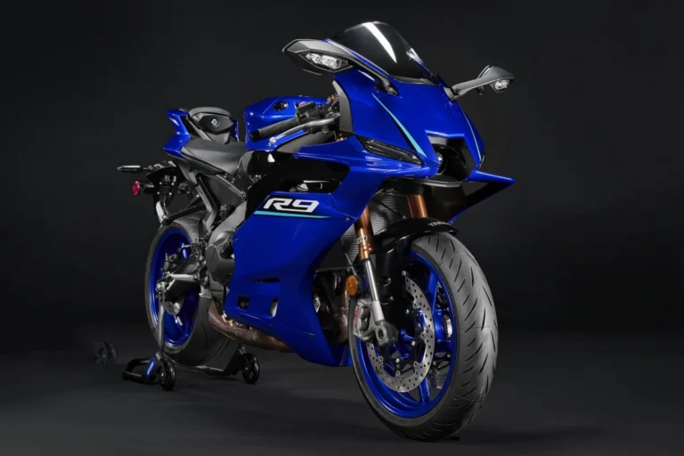 Yamaha YZF-R9|最軽量フレームとブレンボの融合。斬新な新色ブルー×レッドが加わったヤマハ「YZF-R9」2027年モデルが北米で登場