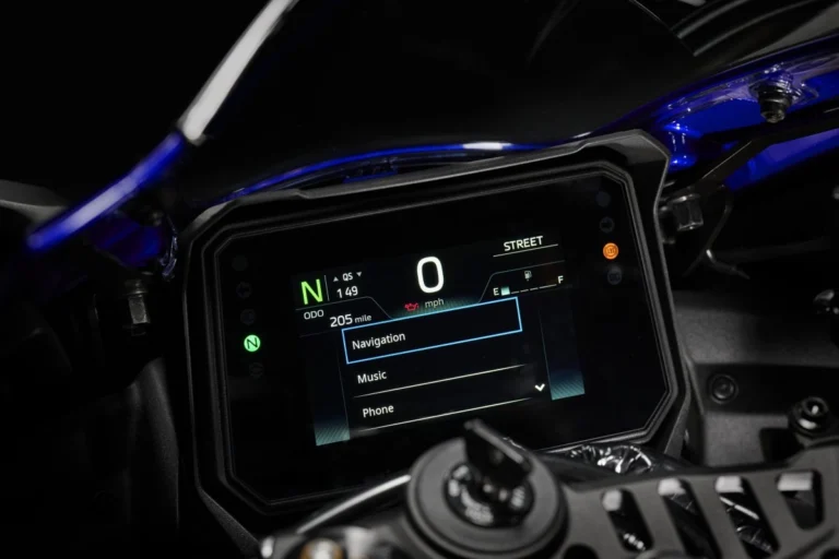 Yamaha YZF-R9|最軽量フレームとブレンボの融合。斬新な新色ブルー×レッドが加わったヤマハ「YZF-R9」2027年モデルが北米で登場