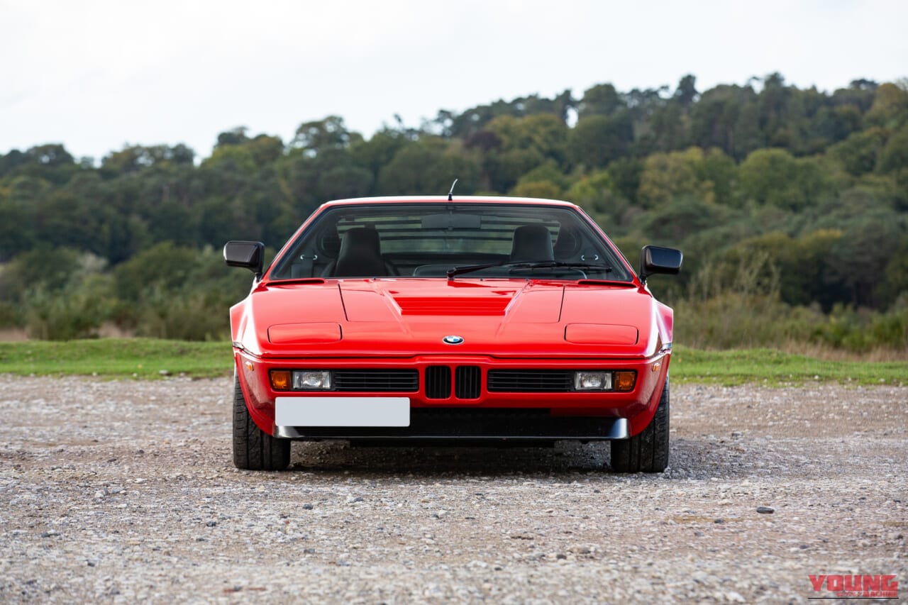 1980年 BMW M1 レッド フロントマスク｜BMWの黒歴史「鳴かず飛ばずだった46年前の名車」倒産寸前のランボとコラボ開発のはずが…途中でブチ切れ提携解消。個性的なデザインが印象的なモデルを紹介