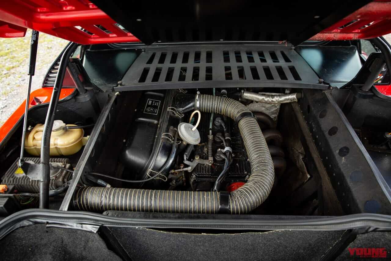 1980年 BMW M1 エンジンルーム ミッドシップ M88｜BMWの黒歴史「鳴かず飛ばずだった46年前の名車」倒産寸前のランボとコラボ開発のはずが…途中でブチ切れ提携解消。個性的なデザインが印象的なモデルを紹介