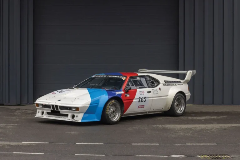 bmw M1 プロカー グループ4 ワンメイク|BMWの黒歴史「鳴かず飛ばずだった46年前の名車」倒産寸前のランボとコラボ開発のはずが…途中でブチ切れ提携解消。個性的なデザインが印象的なモデルを紹介