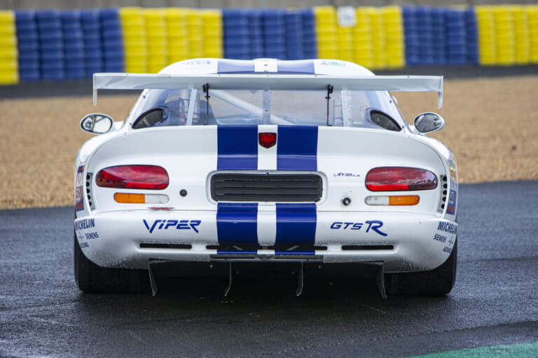 1996年クライスラーバイパーGTS-Rのリアデザイン｜「そっくりさんと中傷されることも…」しかし本家を実力で凌駕！ 巨大なフロント部分に収まるエンジンにアメリカ人でさえ驚嘆した［ダッジ・バイパーGTS］