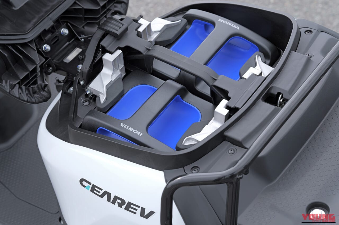 YAMAHA GEAREV|後進アシスト機能が神すぎる。荷物満載でもグイグイ坂道を登る、ヤマハの原付一種EV「ギアレヴ」「ニュース ギアレヴ」が7月17日発売