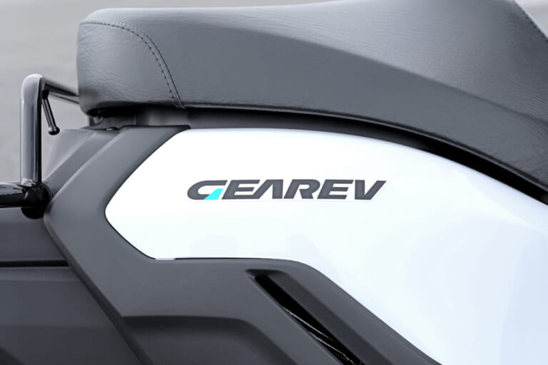 YAMAHA GEAREV|後進アシスト機能が神すぎる。荷物満載でもグイグイ坂道を登る、ヤマハの原付一種EV「ギアレヴ」「ニュース ギアレヴ」が7月17日発売