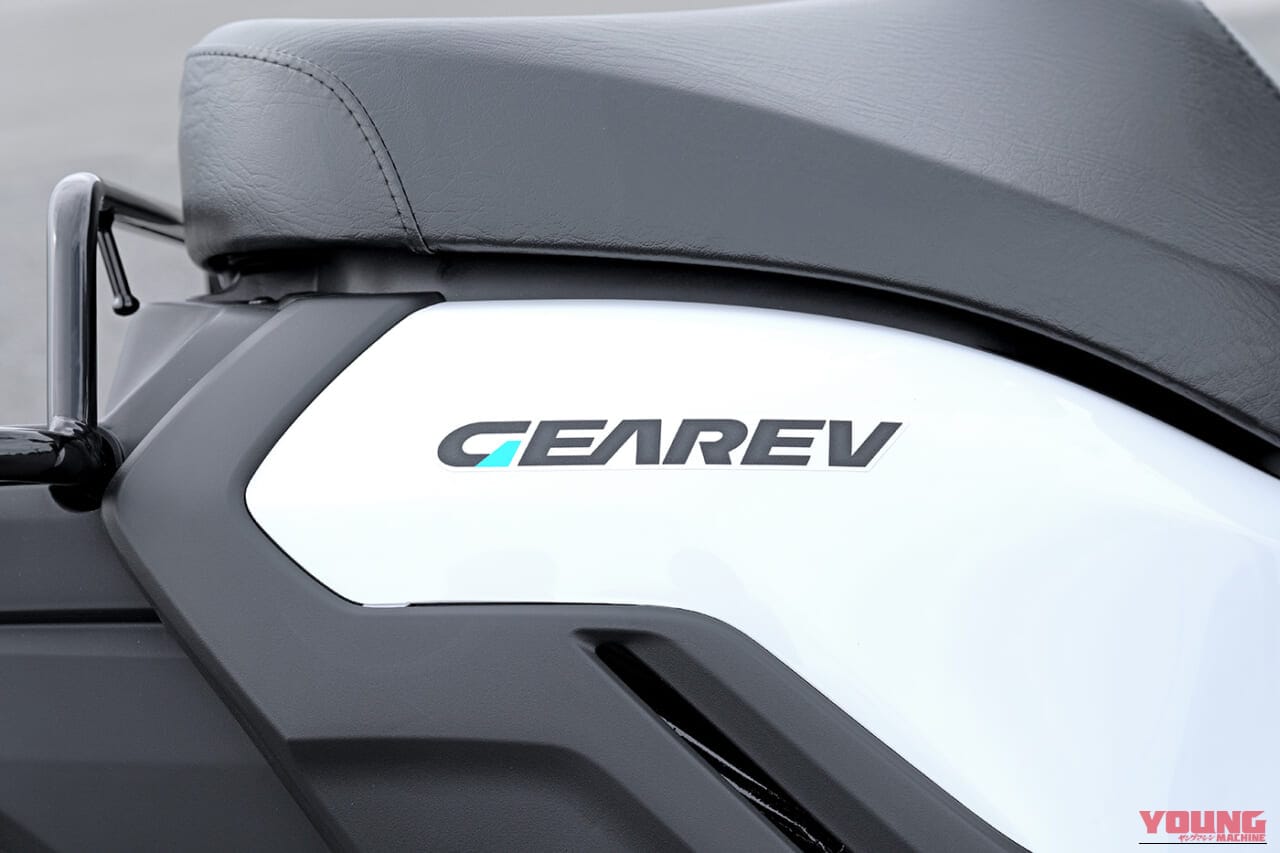 YAMAHA GEAREV｜後進アシスト機能が神すぎる。荷物満載でもグイグイ坂道を登る、ヤマハの原付一種EV「ギアレヴ」「ニュース ギアレヴ」が7月17日発売