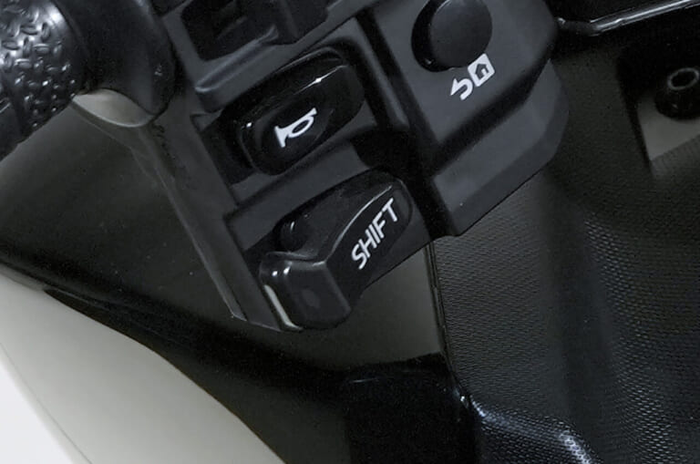 YAMAHA AEROX ABS|シフトダウンできるオートマ!? スクーターの皮を被ったスーパースポーツが電子制御CVTを引っ提げヤマハから登場【アエロックスABS】