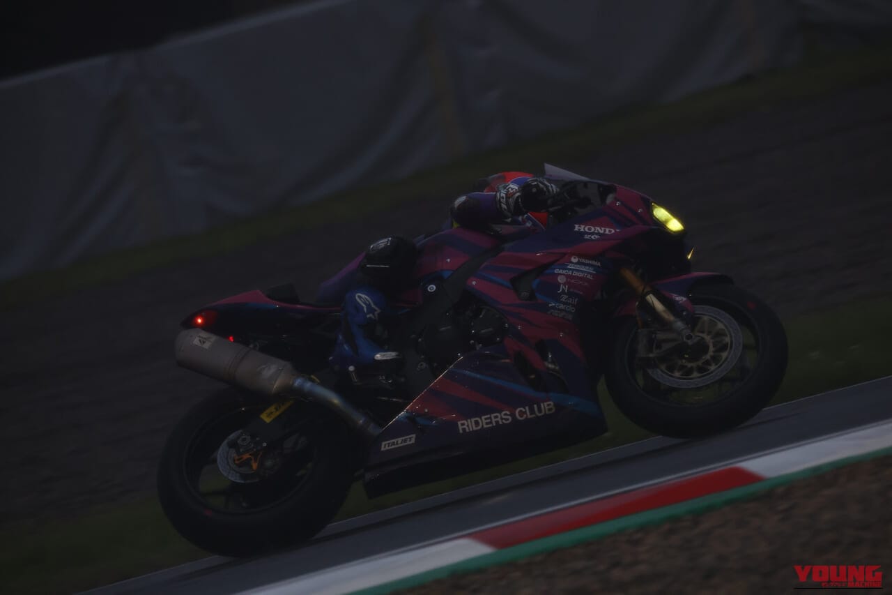 |世界GP王者・原田哲也のバイクトーク Vol.164 「おじさんを泣かせるなよ」恵みの雨、試練のW転倒……。信頼と忍耐で掴み取ったNCXX RACINGの鈴鹿8耐SST制覇