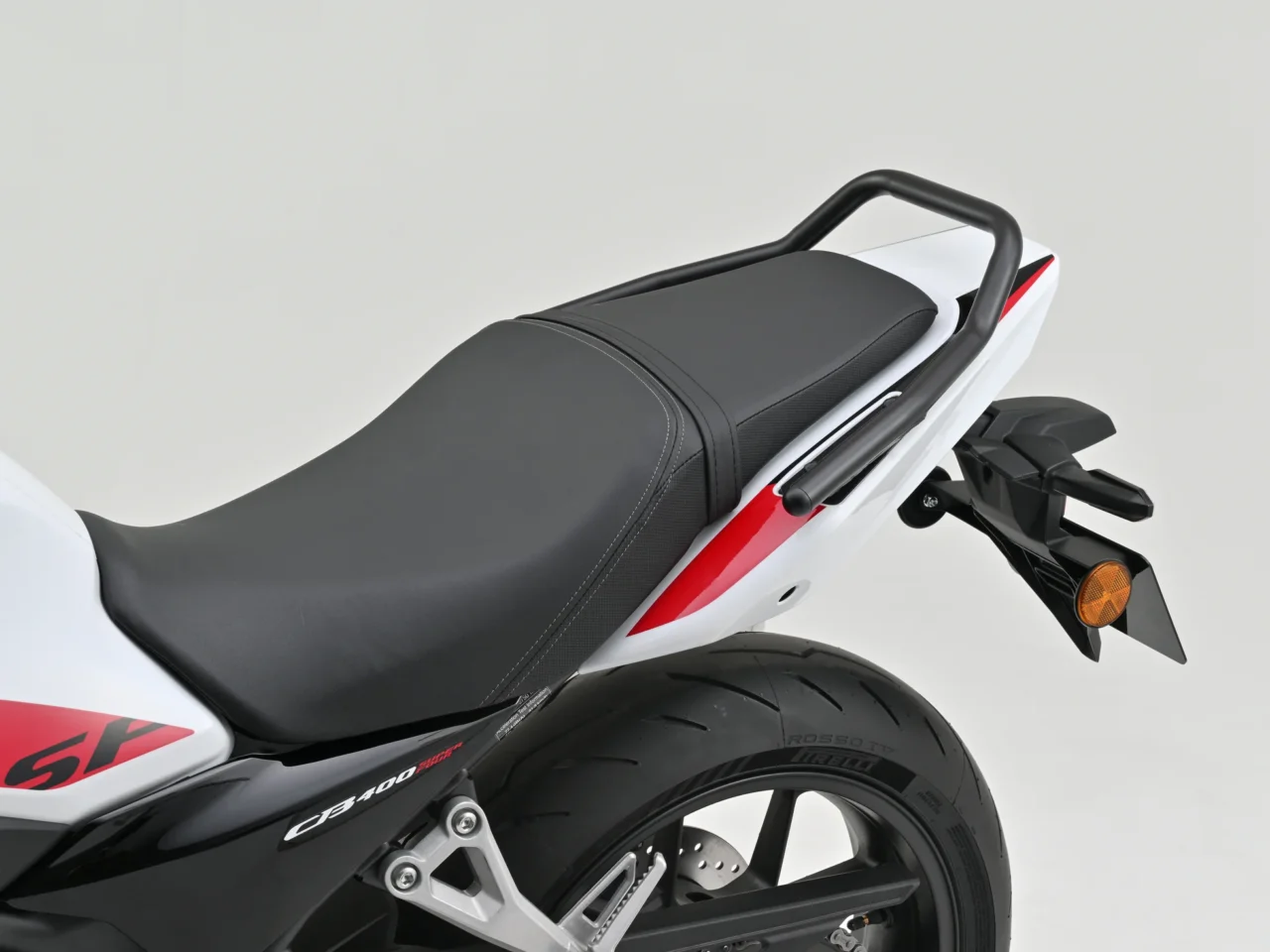 CB400_グラブバー|Eクラッチ搭載で大注目の’26 CB400SF E-Clutch/CBR400R FOUR E-Clutch! デイトナから早くも走りと日常を激変させる定番&必須カスタムパーツが一挙登場!