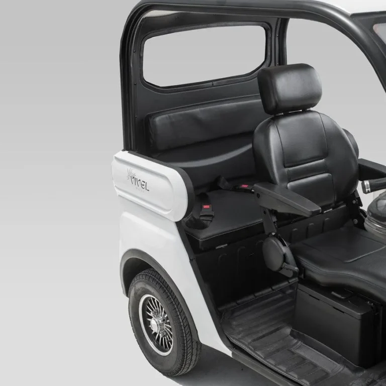 VIVEL TRIKE(ビベル トライク)|【69万円〜】家庭用コンセントで手軽に充電。普通免許でOK、車検・車庫証明ナシ! お子さんの送迎に。街乗り最強の“3人乗りEV”が爆売れ中!