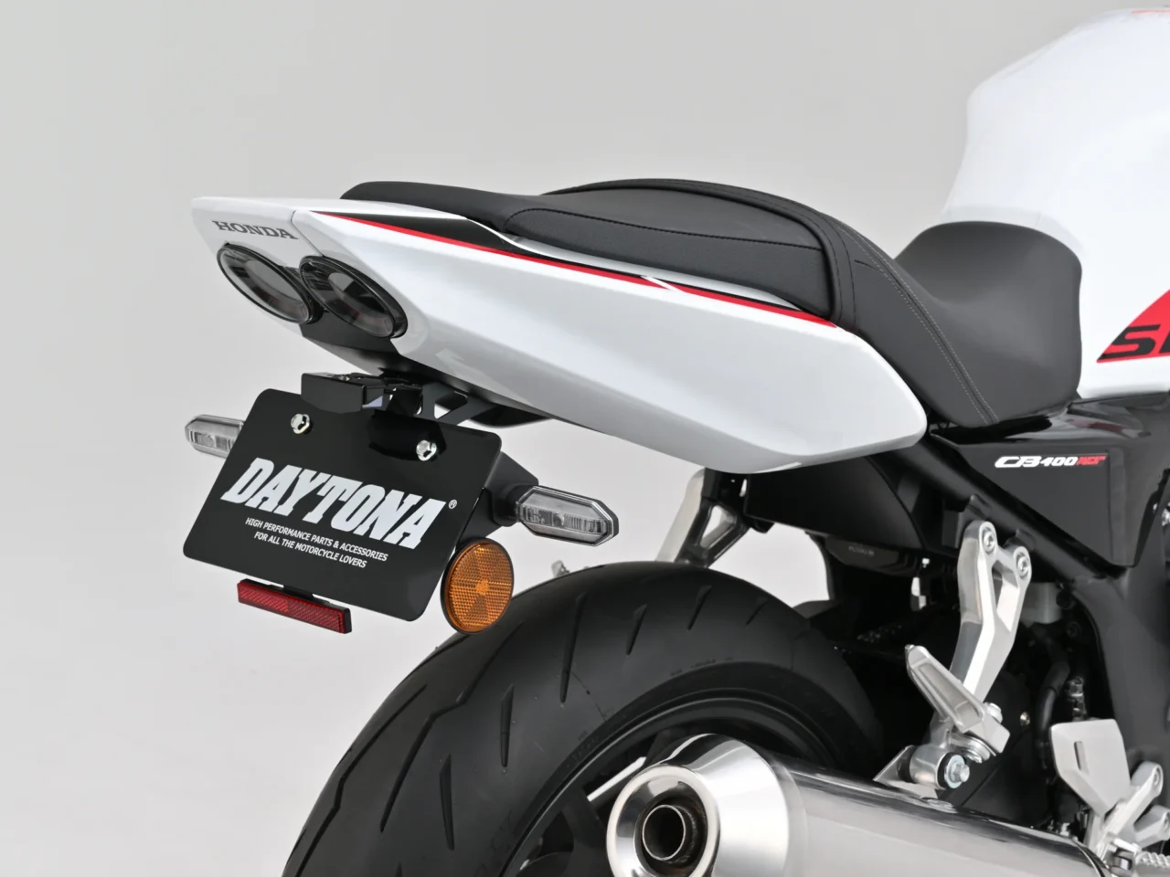 CB400_LEDフェンダーレスキット｜Eクラッチ搭載で大注目の’26 CB400SF E-Clutch／CBR400R FOUR E-Clutch！ デイトナから早くも走りと日常を激変させる定番＆必須カスタムパーツが一挙登場！