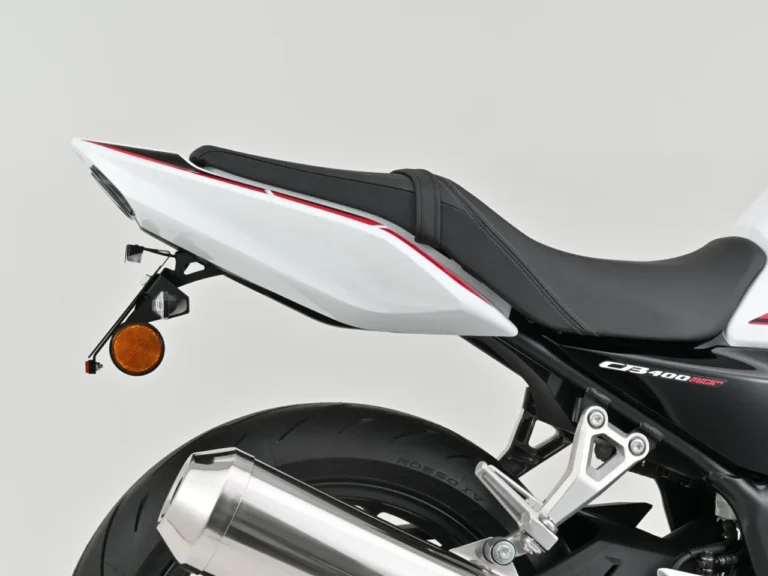 CB400_LEDフェンダーレスキット|Eクラッチ搭載で大注目の’26 CB400SF E-Clutch/CBR400R FOUR E-Clutch! デイトナから早くも走りと日常を激変させる定番&必須カスタムパーツが一挙登場!