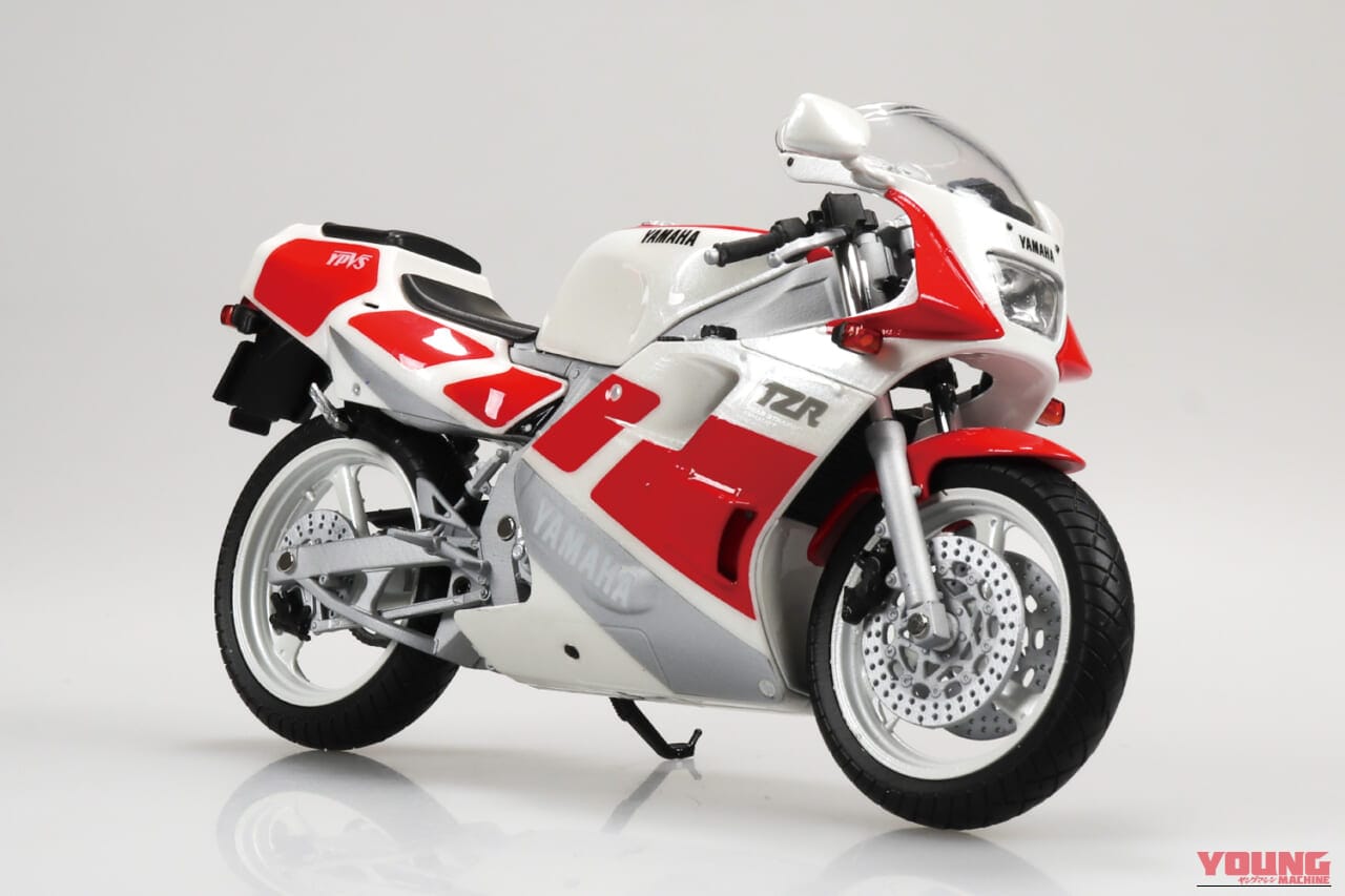 青島文化教材社 1/12 完成品バイク Yamaha TZR250 '89｜【サンマ復活】Vツイン全盛期に挑んだ伝説の「後方排気」。アオシマ製1/12スケールTZR250を手にする悦び