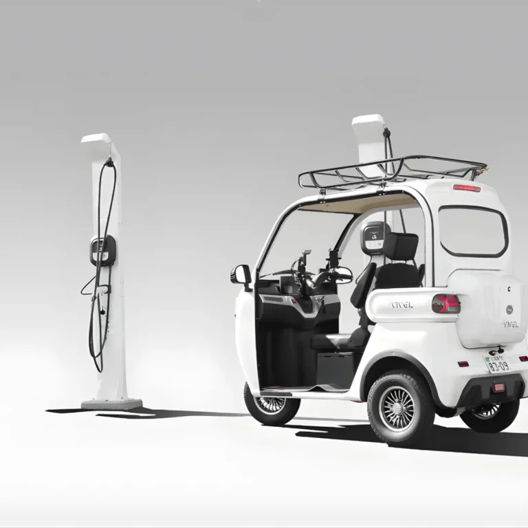 VIVEL TRIKE(ビベル トライク)|【69万円〜】家庭用コンセントで手軽に充電。普通免許でOK、車検・車庫証明ナシ! お子さんの送迎に。街乗り最強の“3人乗りEV”が爆売れ中!