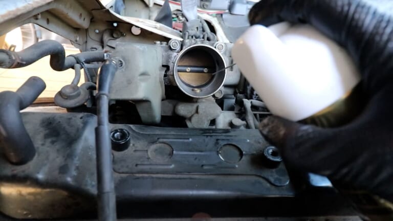 【解決】ハイエースのエンスト&アイドリング不調はここを疑え! 25万キロ過走行車のスロットルボディーを清掃してみた|【解決】ハイエースのエンスト&アイドリング不調はここを疑え! 25万キロ過走行車のスロットルボディーを清掃してみた