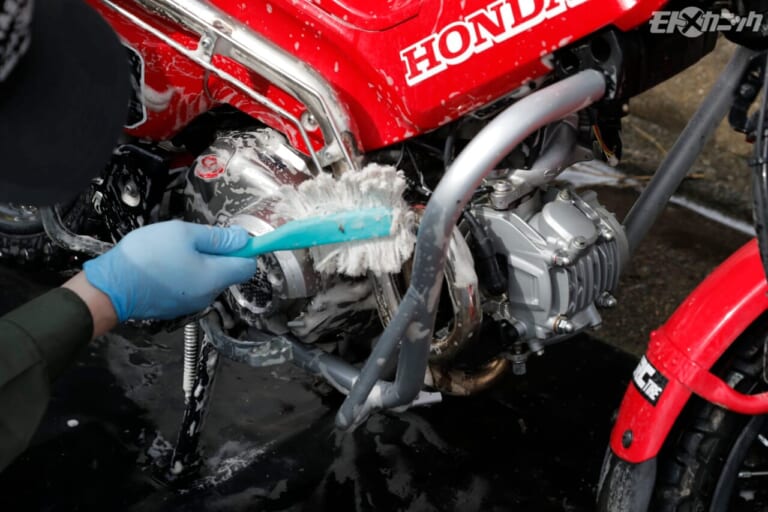 BAN-ZI|MUDMAX|CT125ハンターカブ|頑固な泥や油汚れを素材を傷めず一掃、希釈率を調整できる強アルカリ系洗浄剤