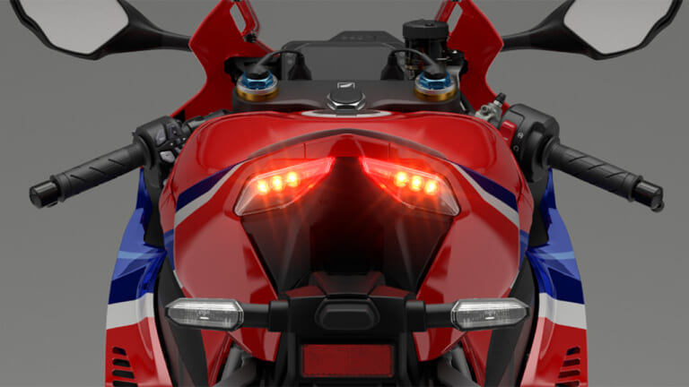 テールランプ&ウインカー｜ホンダCBR1000RR-Rファイアーブレード/SP〈いま国内で買える新型バイクカタログ｜大型二輪(751-1000cc)〉【2026最新版】