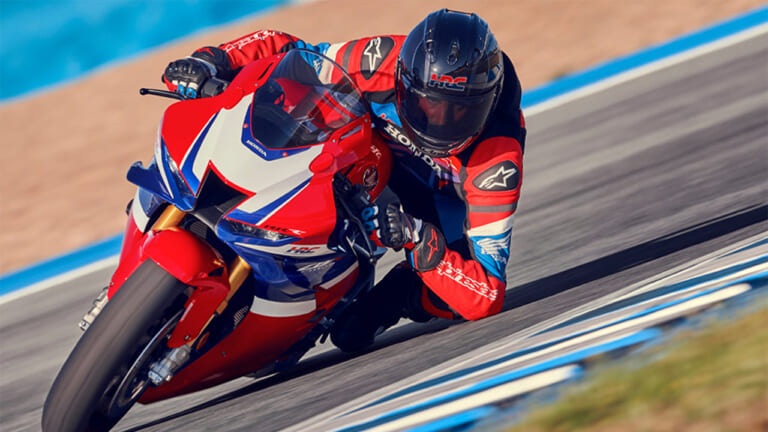 乗車イメージ｜ホンダCBR1000RR-Rファイアーブレード/SP〈いま国内で買える新型バイクカタログ｜大型二輪(751-1000cc)〉【2026最新版】