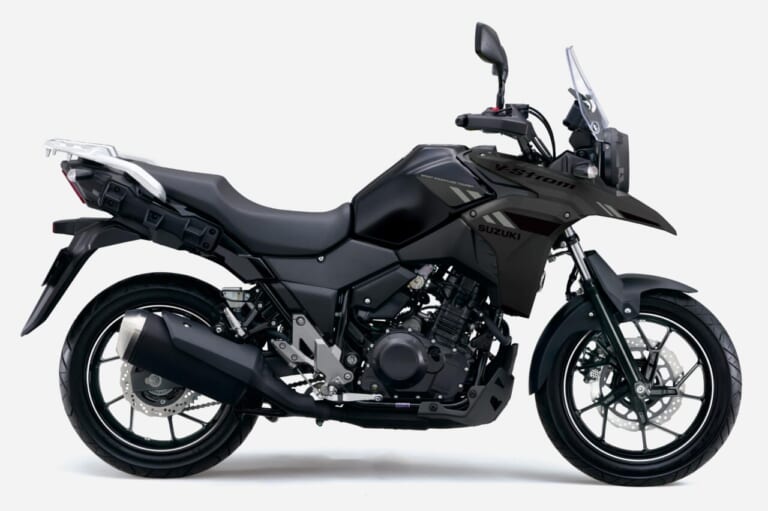 SUZUKI V-STROM 250｜新顔でタフさ倍増、ABSユニットも刷新。待望のLEDヘッドランプ採用! スズキの車検不要アドベンチャー「Vストローム250」2026年モデルが遂に登場