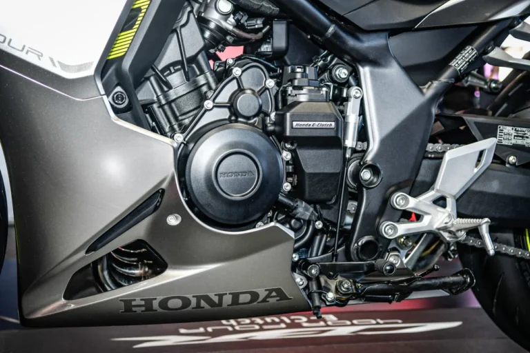 HONDA CBR400R FOUR E-Clutch|【近未来デザイン×4気筒】単なる派生じゃない! 新型「CBR400R FOUR E-Clutch」は“走りの充実感”がたまらない
