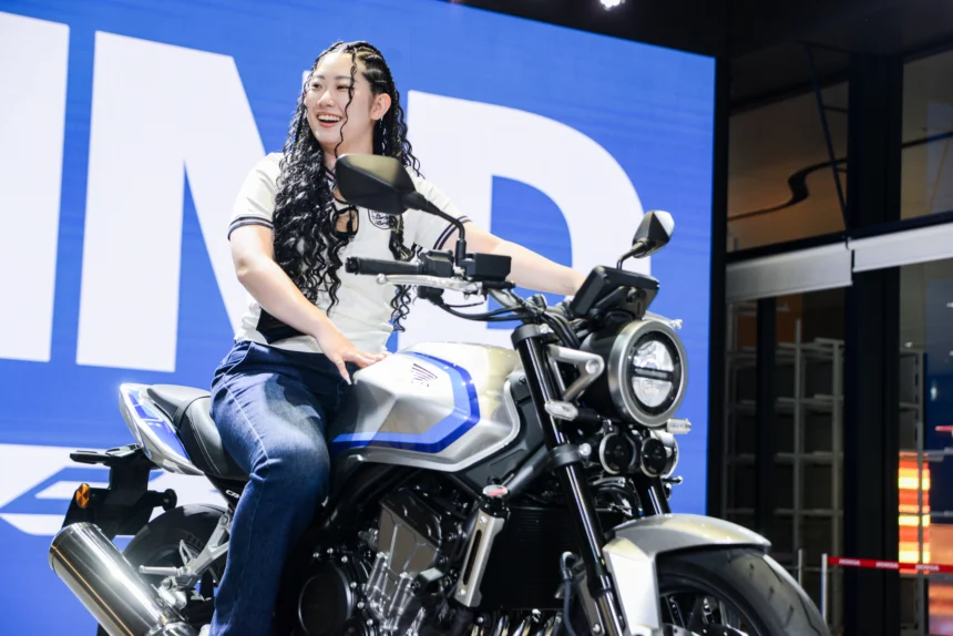 【足つき検証】シート高795mmでも安心? ホンダ「FIND CB」で分かったCB400 SF E-Clutch&CB1000Fに跨らないと分からない魅力