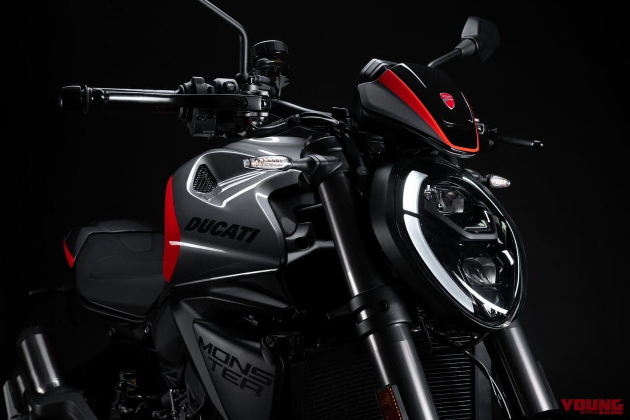 Ducati Monster +｜あの伝説が蘇る。ドゥカティ新型モンスタープラスに「S4」を彷彿とさせるスポーツカラーが登場。街乗りも峠も思いのままに操れる175kgの超軽量ボディ!