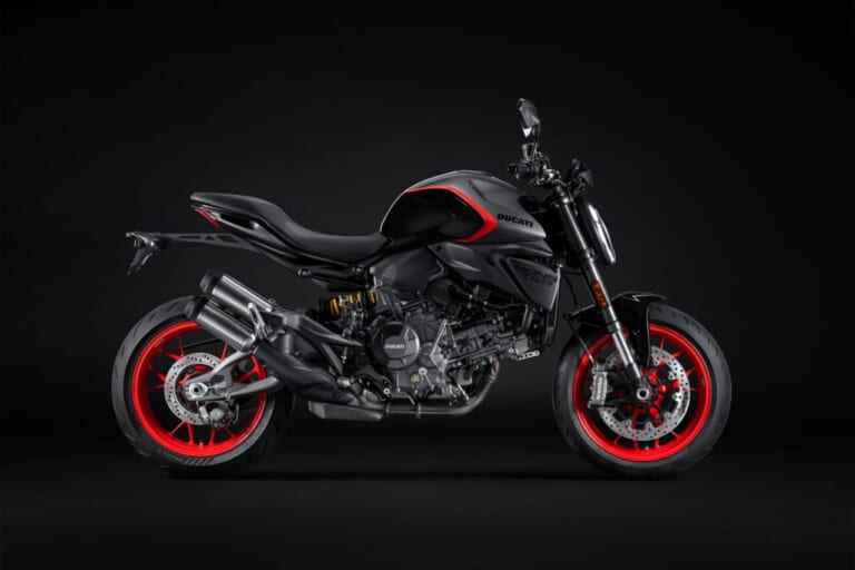 Ducati Monster +｜あの伝説が蘇る。ドゥカティ新型モンスタープラスに「S4」を彷彿とさせるスポーツカラーが登場。街乗りも峠も思いのままに操れる175kgの超軽量ボディ!