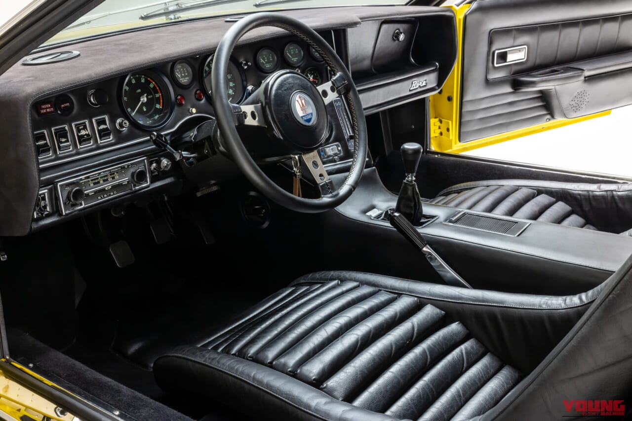 1973年 マセラティ ボーラの車内、運転席|「スーパーカーブームの陰でひっそりと…」50年以上前に登場した大人のGTカー。気品漂う美しいボディラインが印象的な「マセラティ・ボーラ」