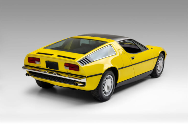 1973年 マセラティ ボーラのリア。グラスハッチとコンビネーションランプ、4本出しマフラー|「スーパーカーブームの陰でひっそりと…」50年以上前に登場した大人のGTカー。気品漂う美しいボディラインが印象的な「マセラティ・ボーラ」