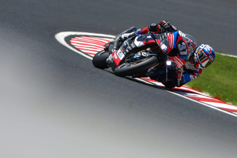BMW M1000RR_2026鈴鹿8耐｜BMW M1000RRが鈴鹿8耐で快挙、BMW公式チームとして歴史的な表彰台を獲得！