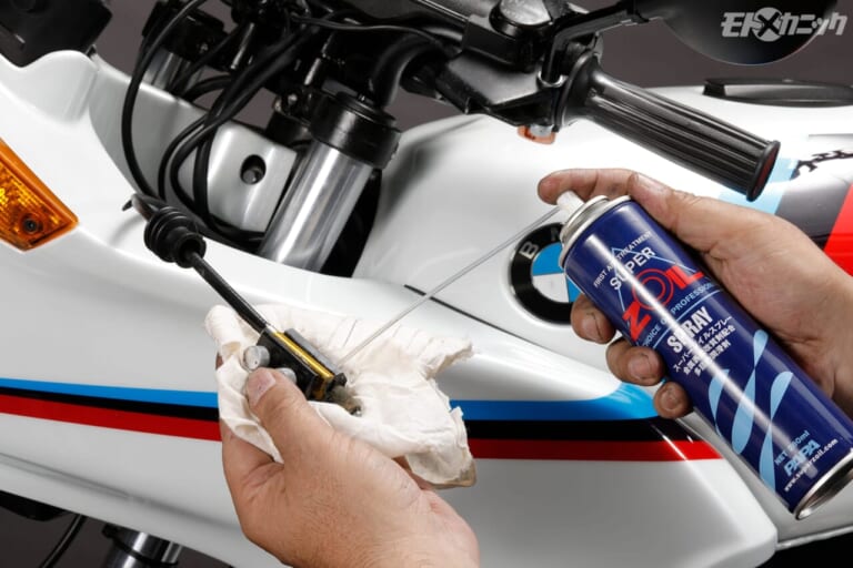 パパコーポレーション|スーパーゾイル|K75|知らず知らずのうちに堆積する汚れをガソリン添加剤で一掃。エンジン内部の清浄によって得られるパワー感にも注目<スーパーゾイルで楽しいバイクライフ>