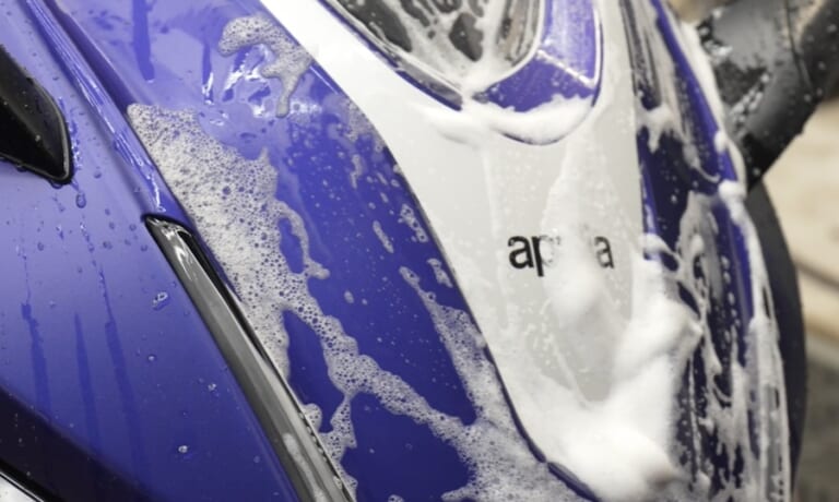 虫汚れ|バイクの虫汚れ対策完全ガイド 落とし方から予防法まで徹底解説