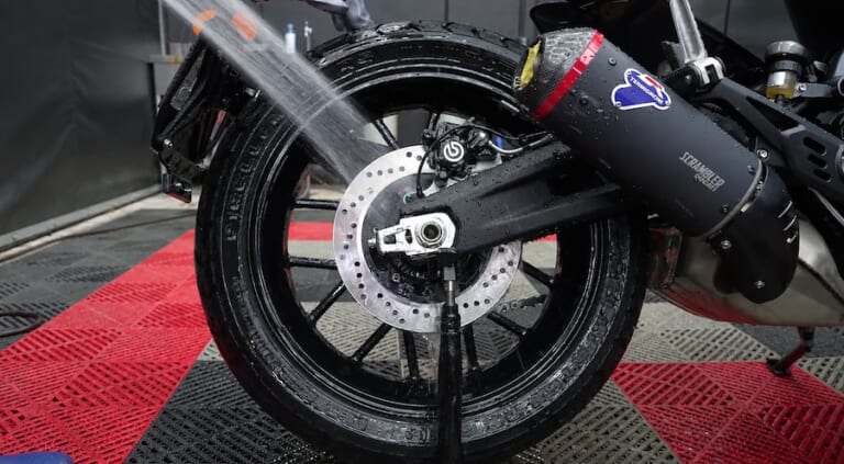 バイク足回り|洗車のプロ直伝!足まわり洗浄のコツ教えます