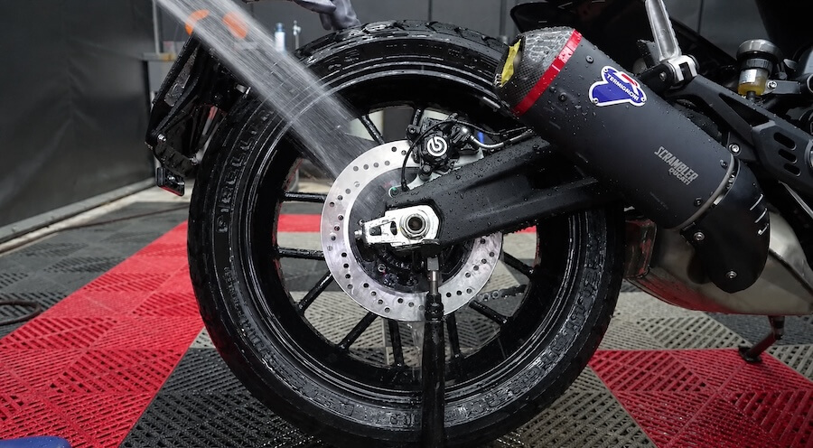 バイク足回り｜洗車のプロ直伝！足まわり洗浄のコツ教えます