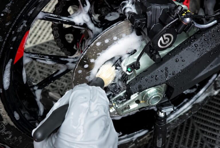 バイク足回り|洗車のプロ直伝!足まわり洗浄のコツ教えます