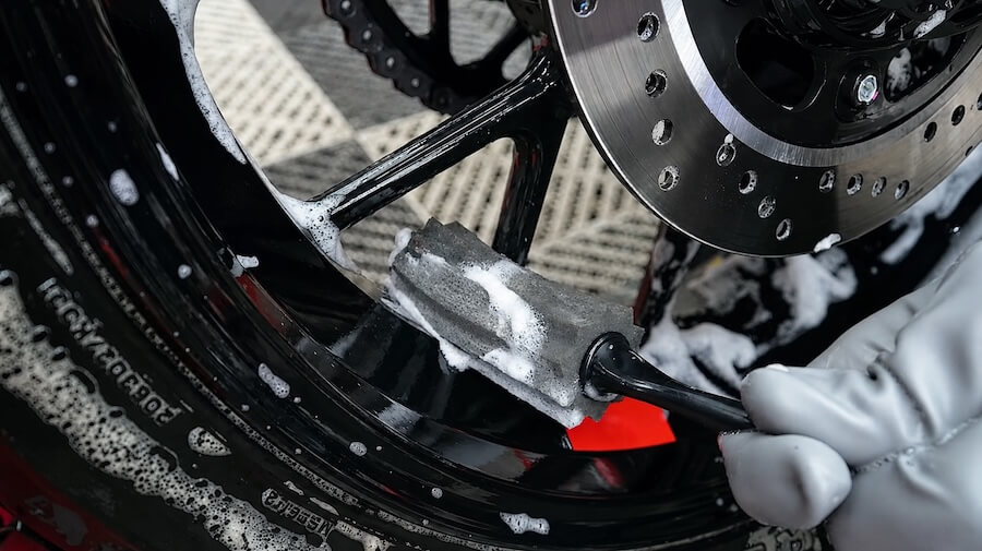 バイク足回り｜洗車のプロ直伝！足まわり洗浄のコツ教えます