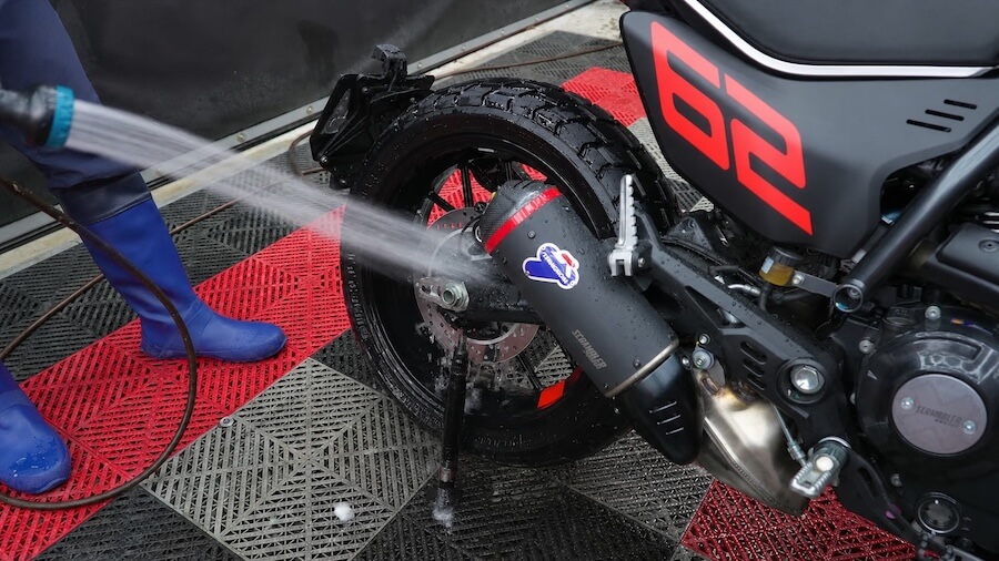 バイク足回り｜洗車のプロ直伝！足まわり洗浄のコツ教えます