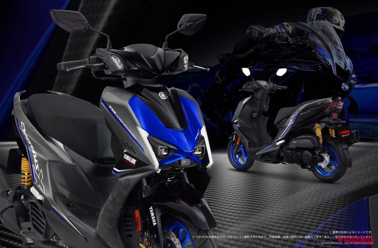 YAMAHA CYGNUS X SPECIAL EDITION|カーボン調×マットチタンの凄み。ヤマハの125ccスポーツスクーターに最強スーパースポーツのDNAを注入した、800台限定の特別モデルが登場【CYGNUS X SPECIAL EDITION】